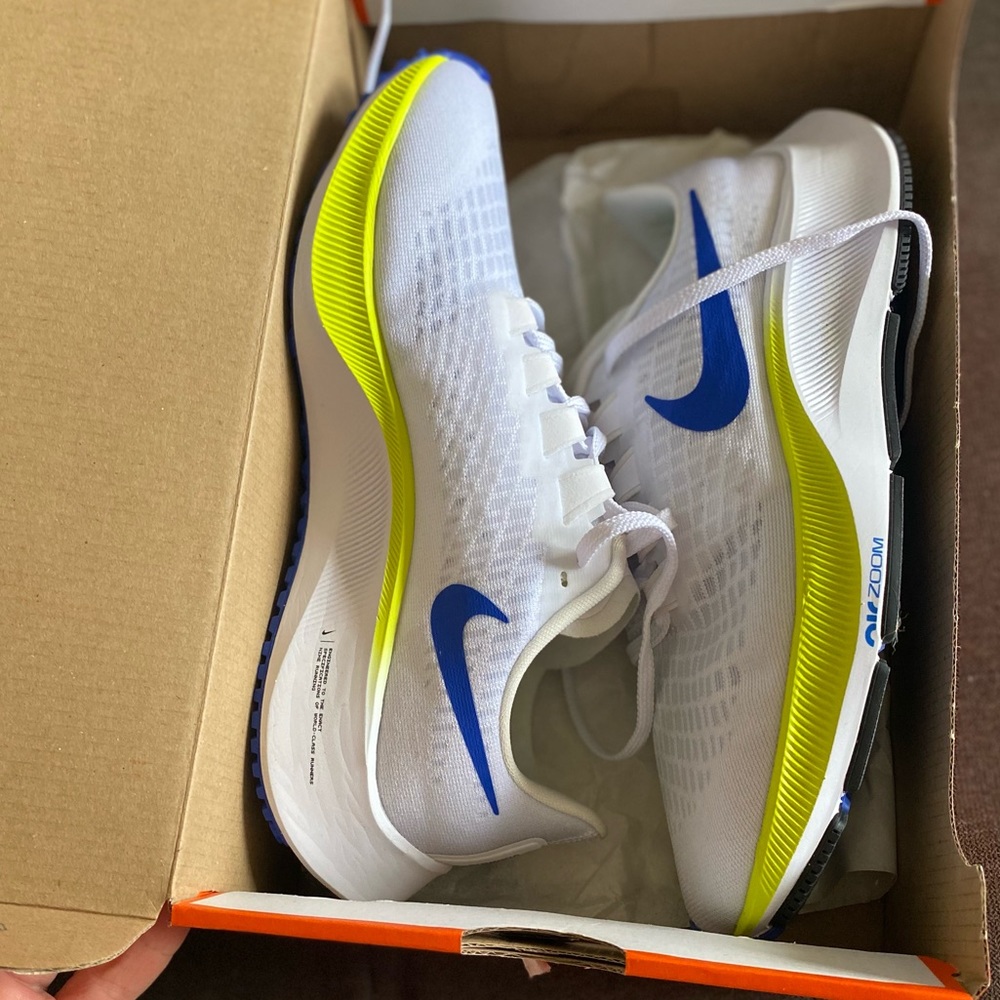 Brand New in box. Nike air zoom Pegasus 37. Size 7.5 men/ 9 women.